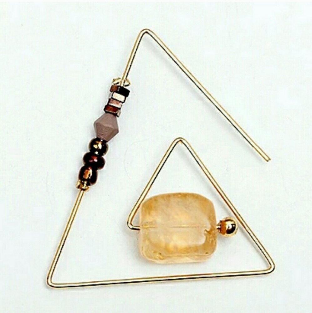 ๐HP๐ Triangle Threader Earrings Gold - Picture 3 of 5